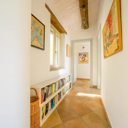 Вилла Villa, Spectacular Private View, Pool, Sibillini Mountains, Valley *