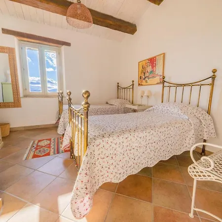 Villa Villa, Spectacular Private View, Pool, Sibillini Mountains, Valley Santa Vittoria in Matenano