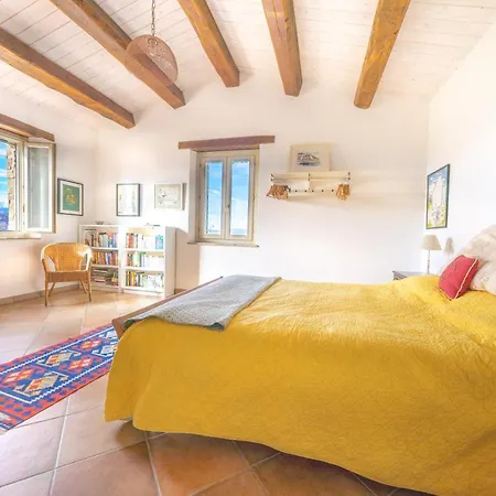 Вилла Villa, Spectacular Private View, Pool, Sibillini Mountains, Valley