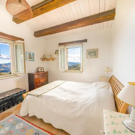Вилла Villa, Spectacular Private View, Pool, Sibillini Mountains, Valley