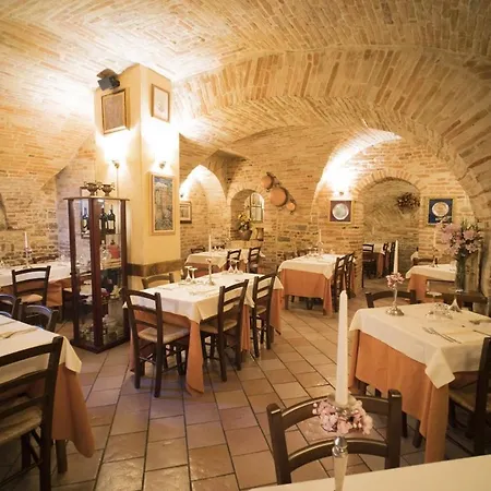 Villa, Spectacular Private View, Pool, Sibillini Mountains, Valley Santa Vittoria in Matenano